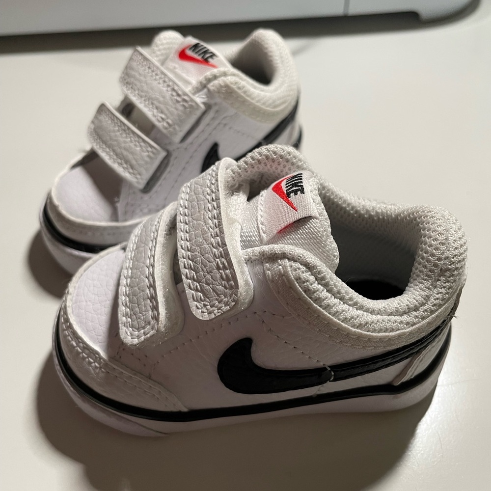 Nike kids/infant/toddler shoe size 2c